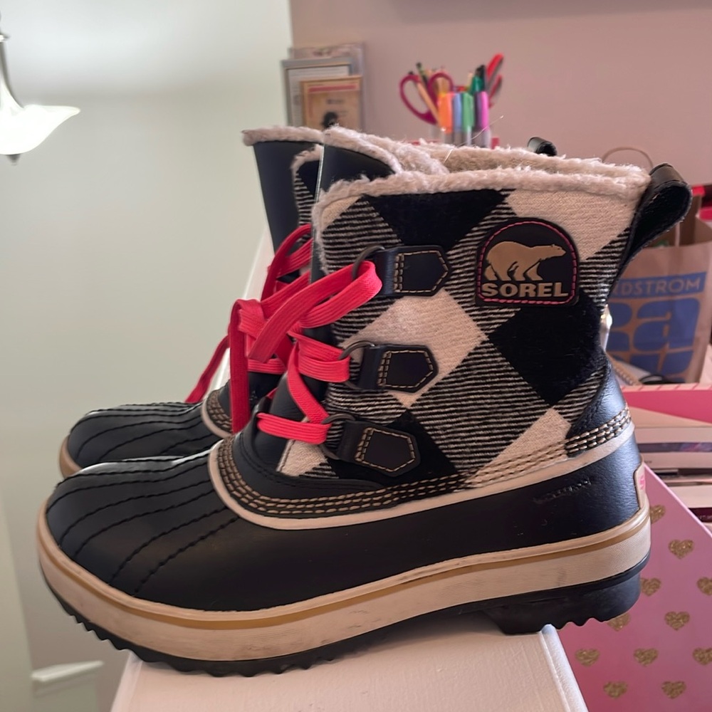 Sorel Black & White Plaid Winter Boots with Pink Laces